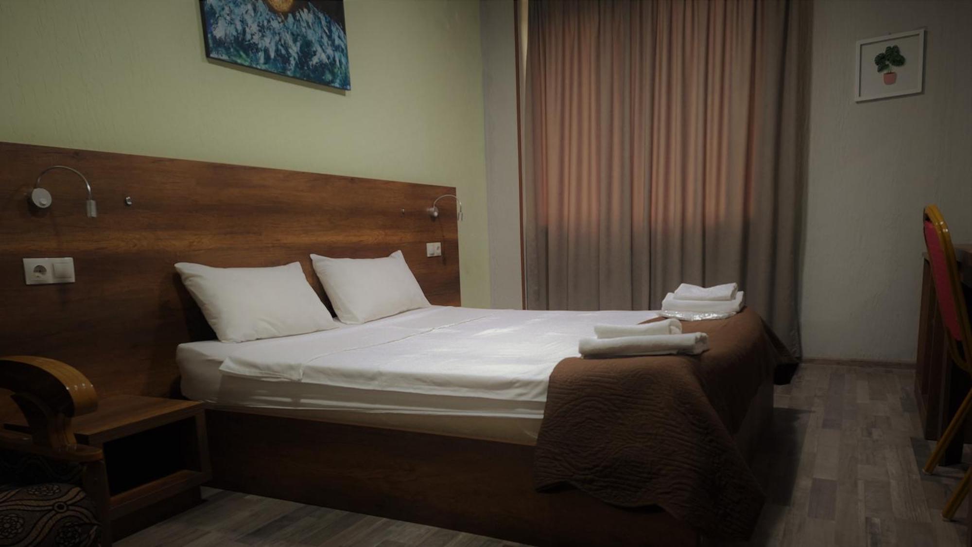 Hotel Georgian Kutaisi Ngoại thất bức ảnh