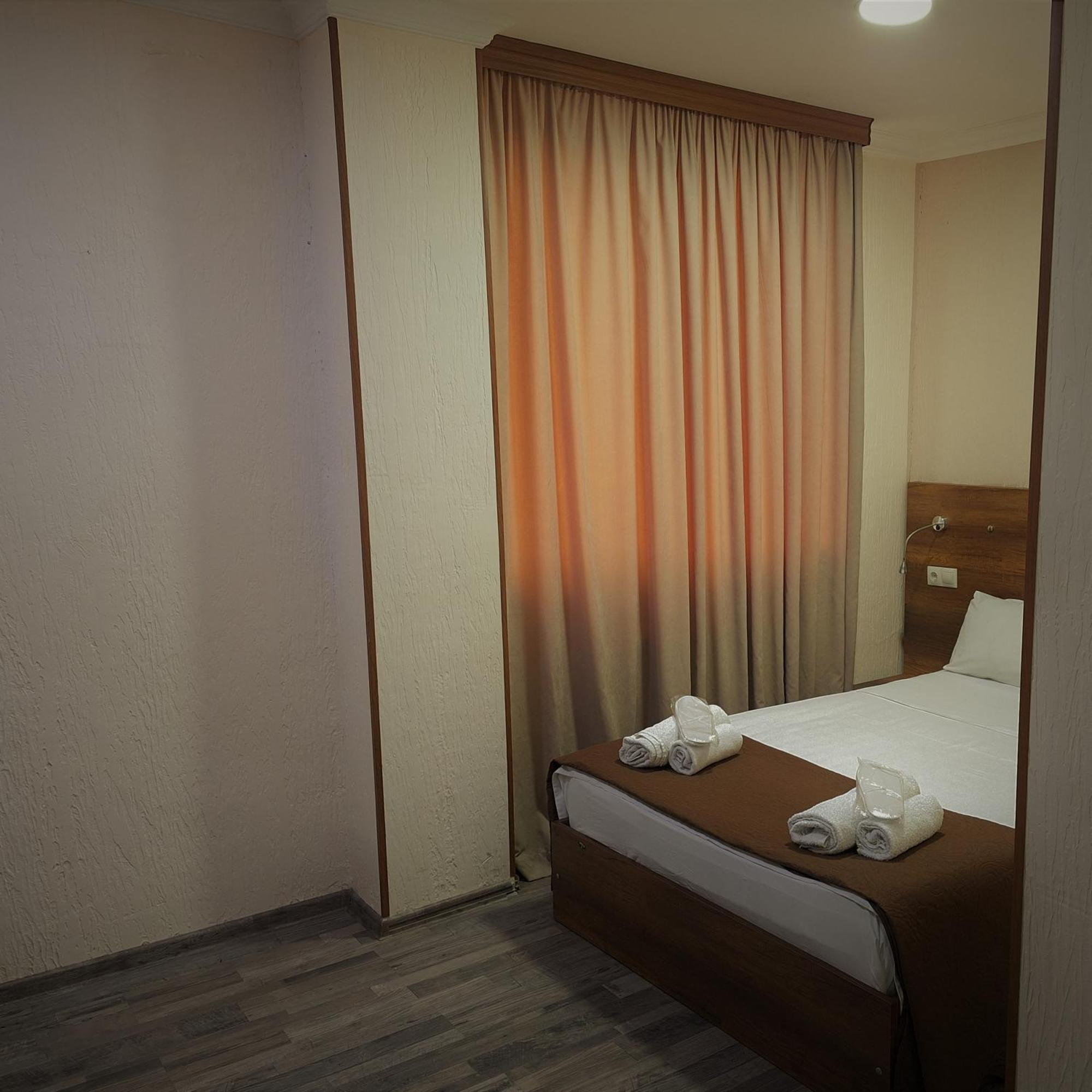 Hotel Georgian Kutaisi Ngoại thất bức ảnh