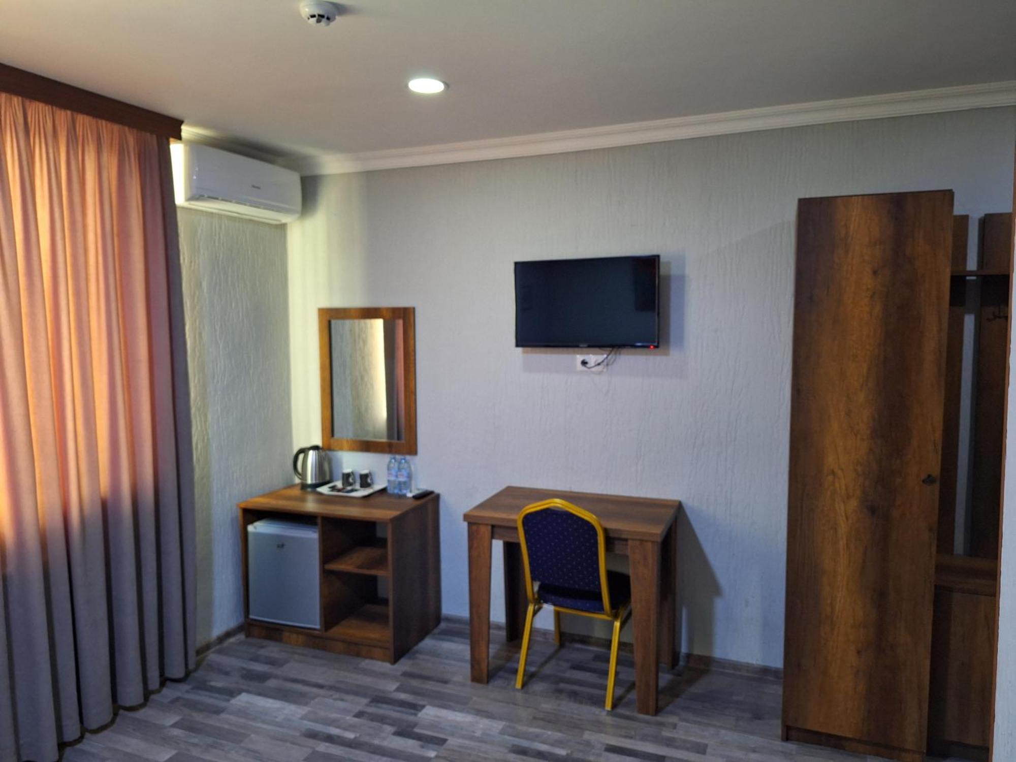 Hotel Georgian Kutaisi Ngoại thất bức ảnh