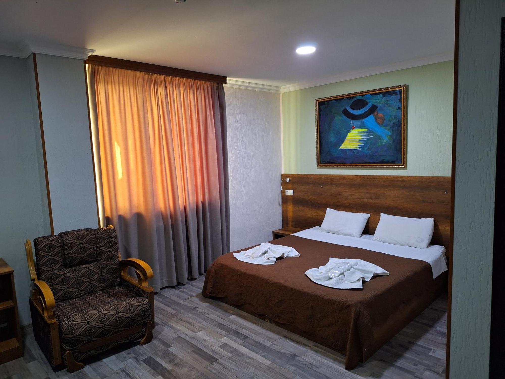 Hotel Georgian Kutaisi Ngoại thất bức ảnh