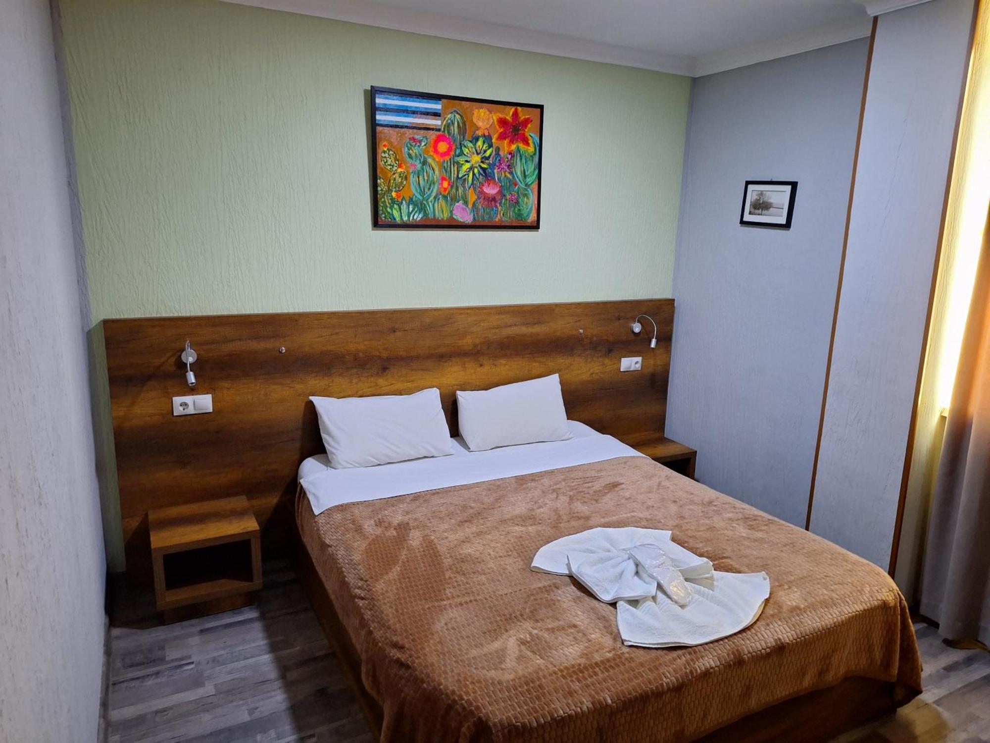 Hotel Georgian Kutaisi Ngoại thất bức ảnh