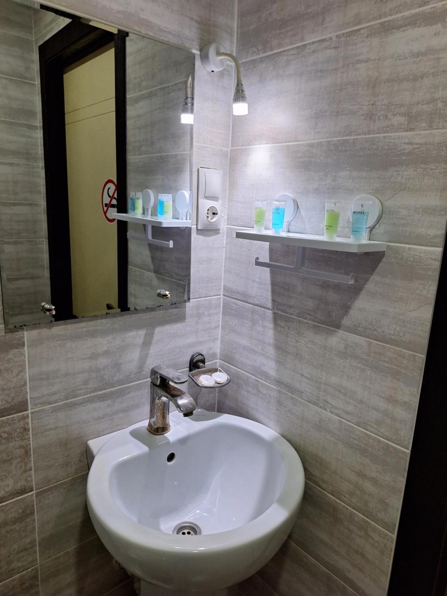 Hotel Georgian Kutaisi Ngoại thất bức ảnh
