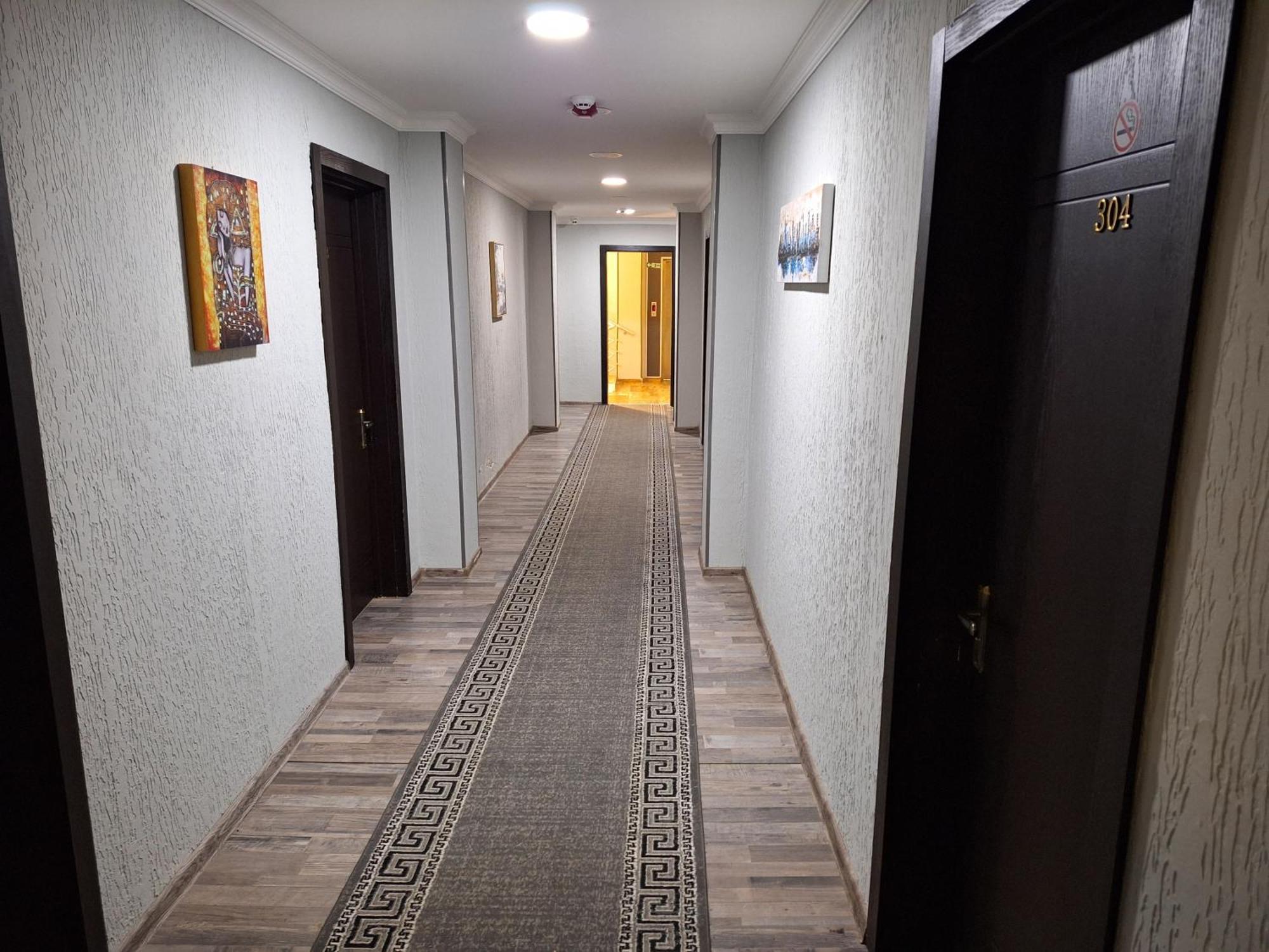 Hotel Georgian Kutaisi Ngoại thất bức ảnh