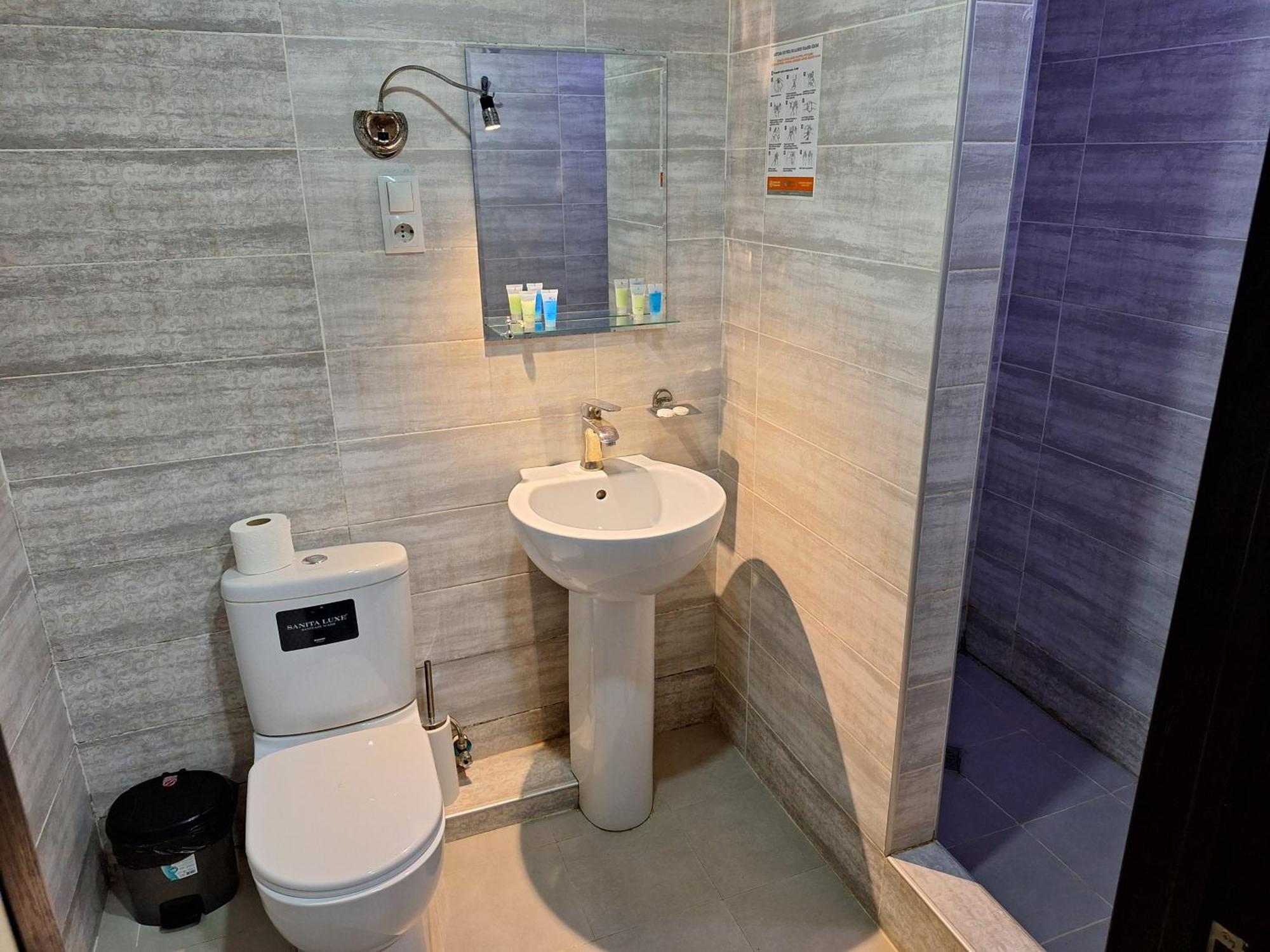 Hotel Georgian Kutaisi Ngoại thất bức ảnh