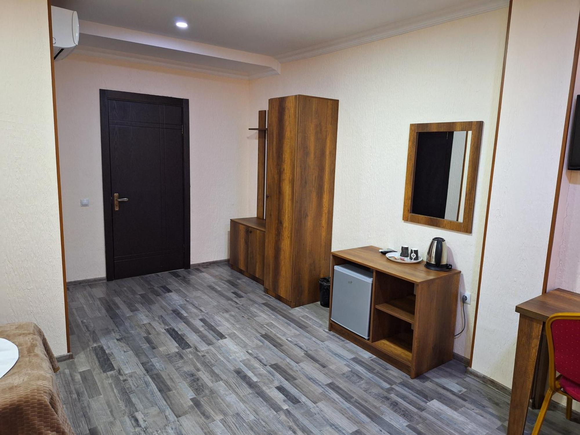 Hotel Georgian Kutaisi Ngoại thất bức ảnh