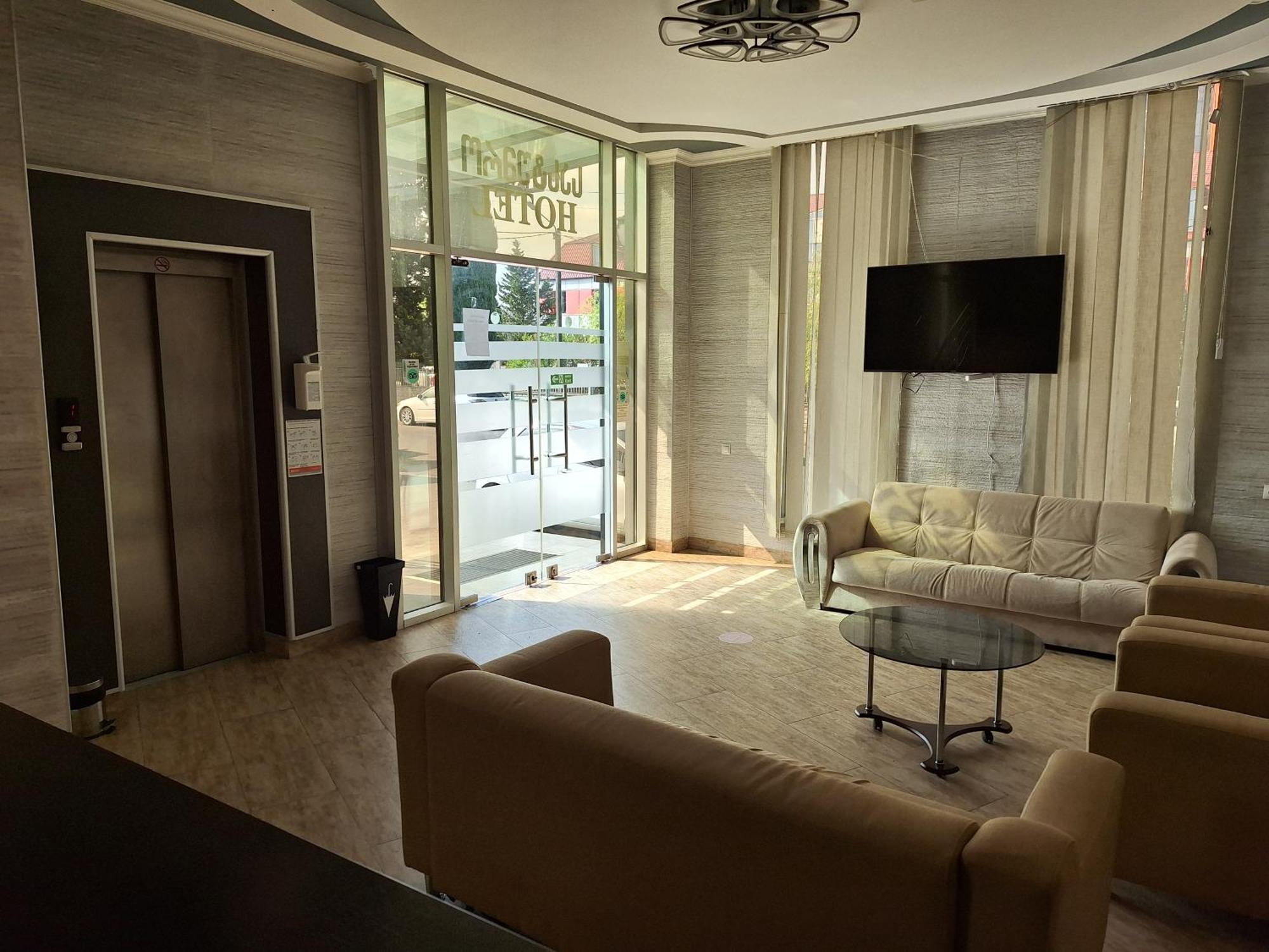 Hotel Georgian Kutaisi Ngoại thất bức ảnh