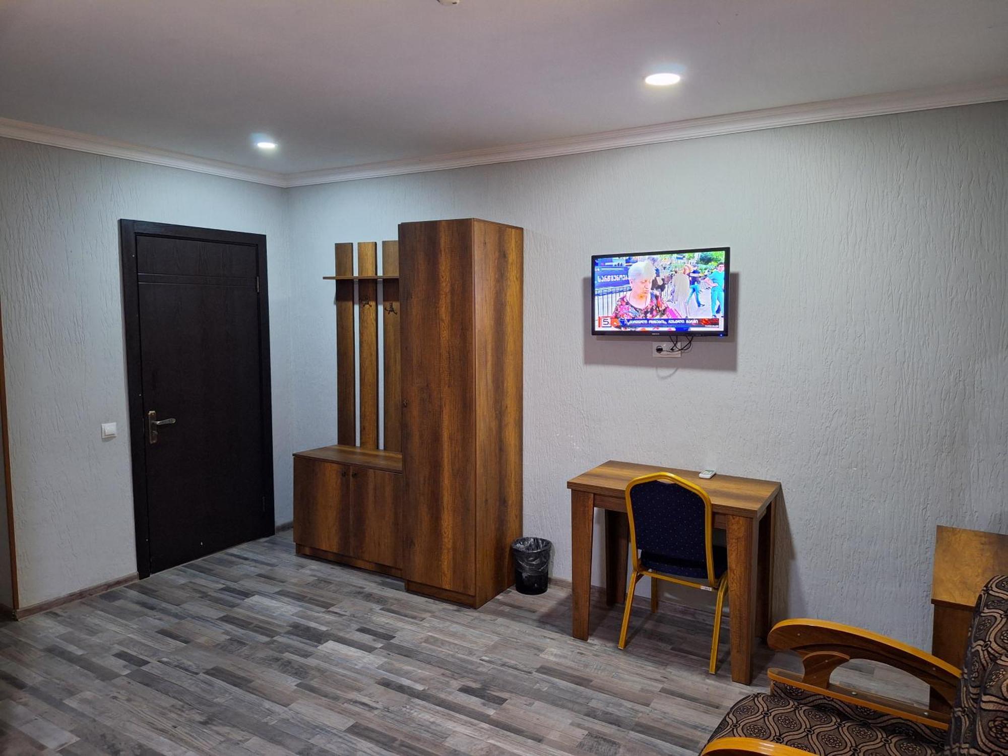 Hotel Georgian Kutaisi Ngoại thất bức ảnh